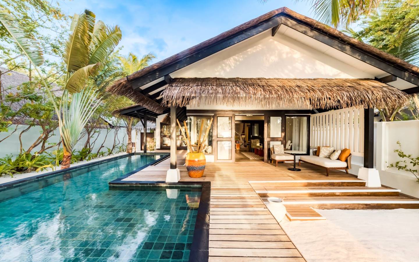 ozen-life-maadhoo-maldives-earth-pool-pavilion-pool