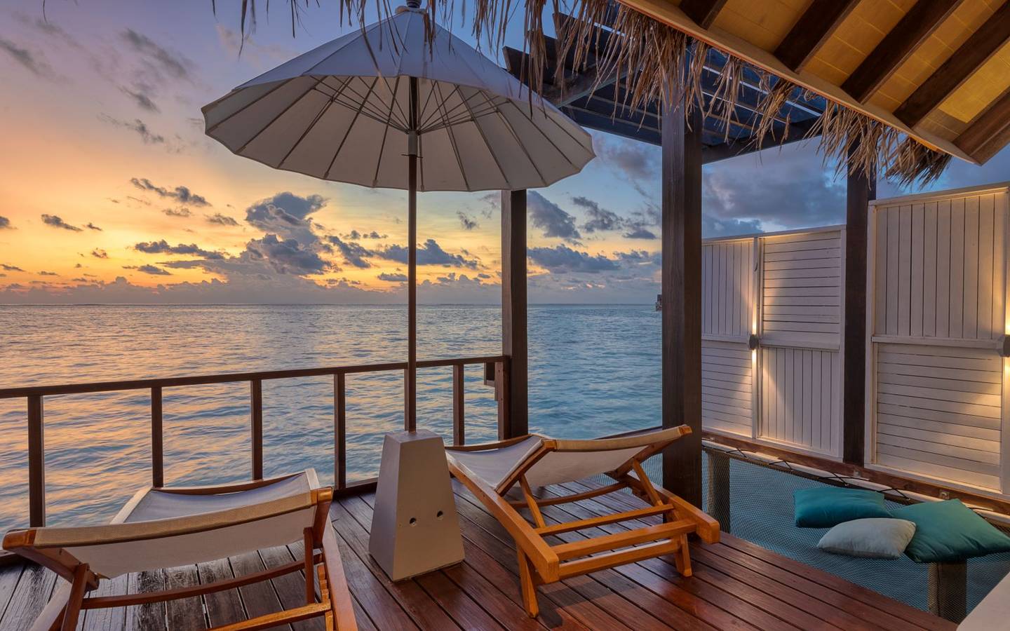 ozen-life-maadhoo-maldives-wind-villa-sundeck-pool
