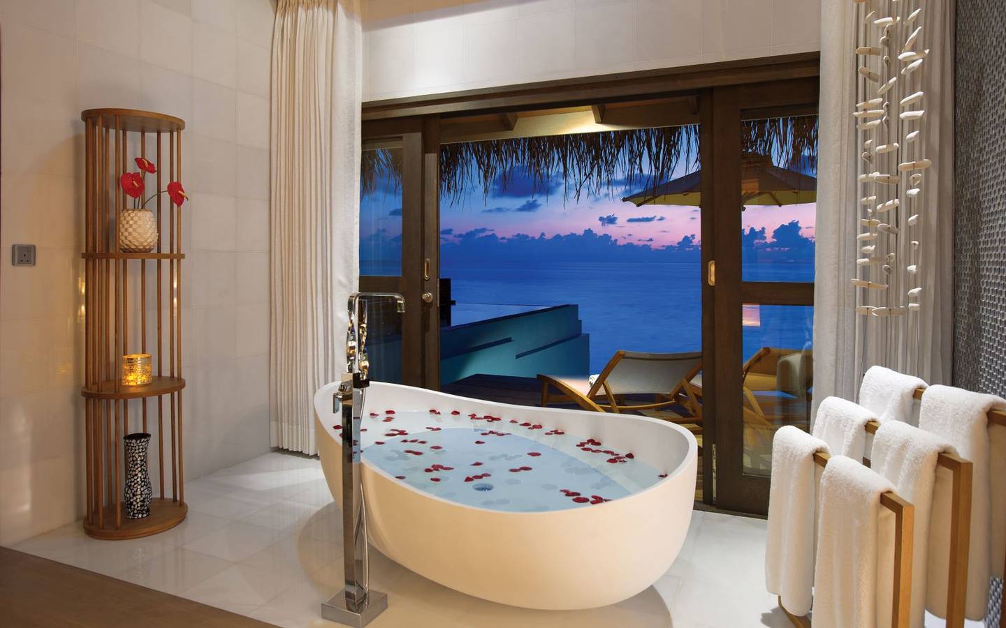 ozen-life-maadhoo-maldives-wind-villa-with-pool-bathroom-bath-tube