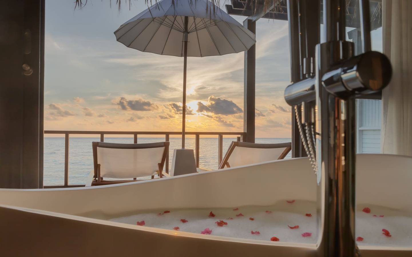 ozen-life-maadhoo-maldives-wind-villa-with-pool-bathroom-bath-tube-sunset-2