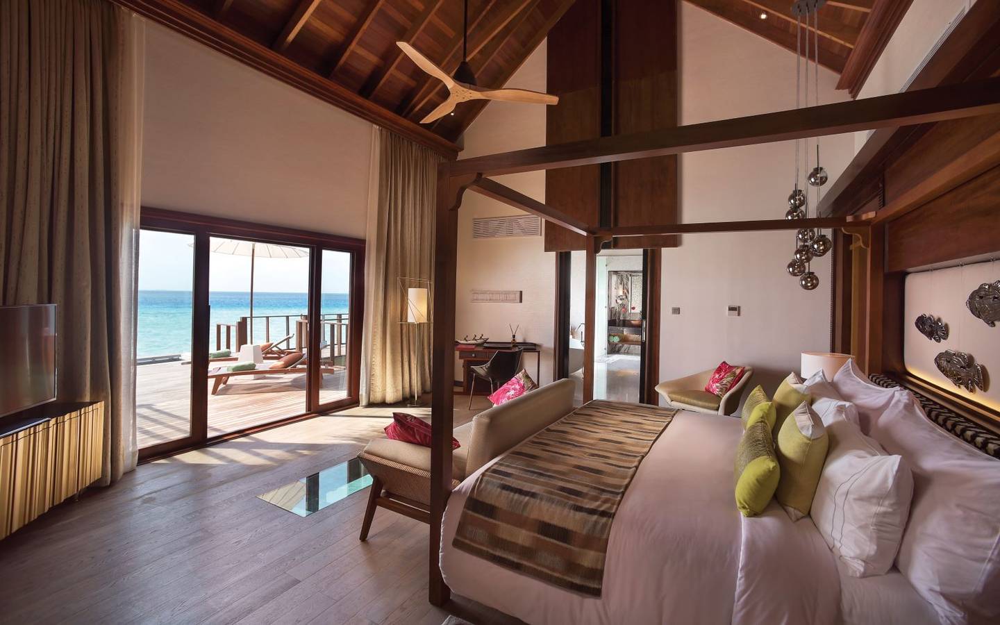 ozen-life-maadhoo-maldives-the-ozen-residence-bedroom-view-2