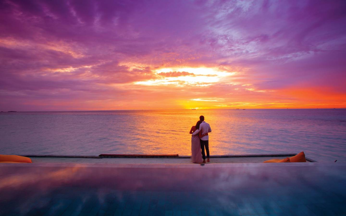 ozen-life-maadhoo-maldives-the-ozen-residence-couple-sunset-sandbank