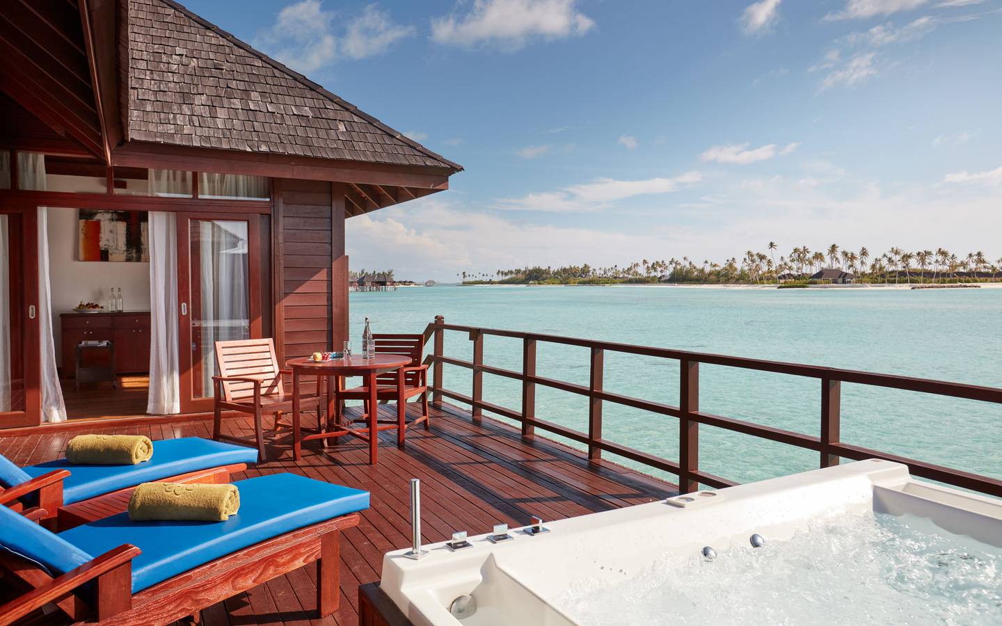 Sun_Siyam_Olhuveli_Main_Island_Prestige_Jacuzzi_Water_Villa_Veranda