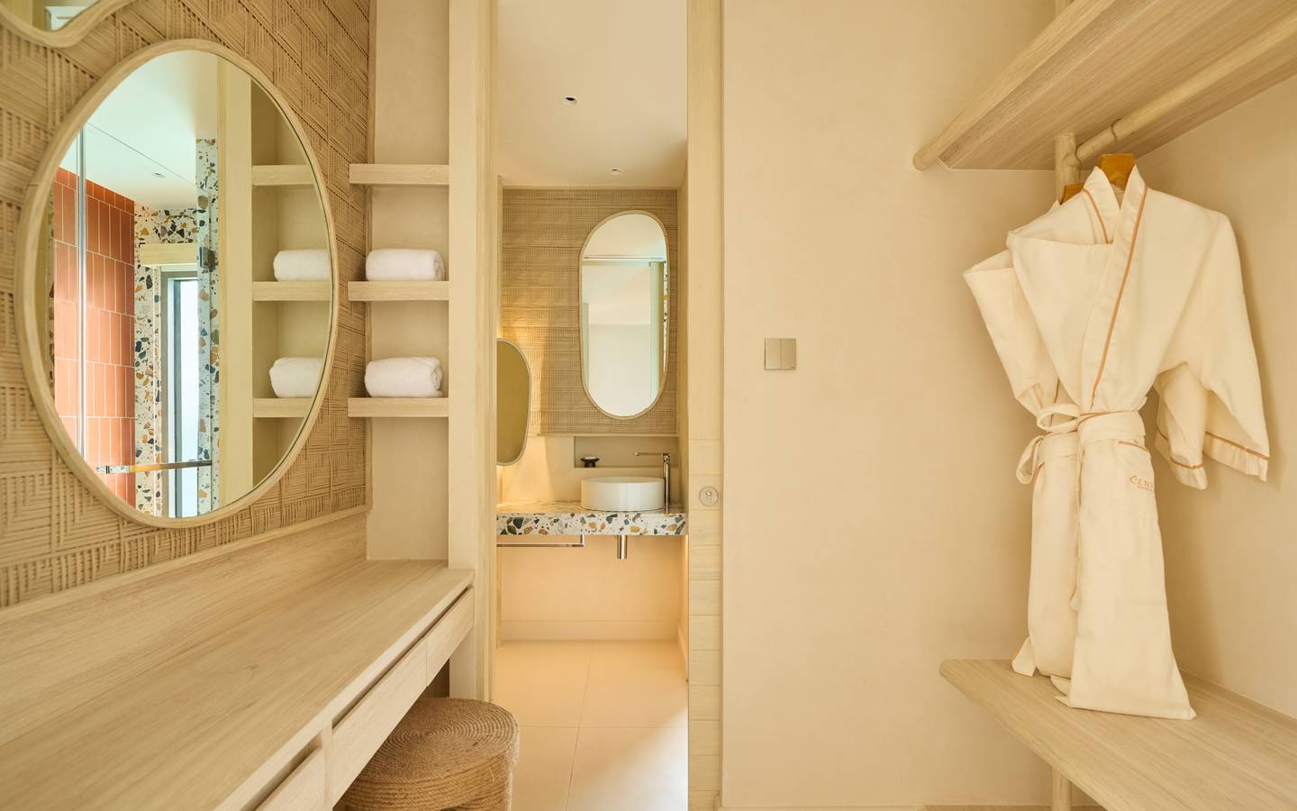 Centara_Mirage_Overwater_Villa_with_Jacuzzi_5