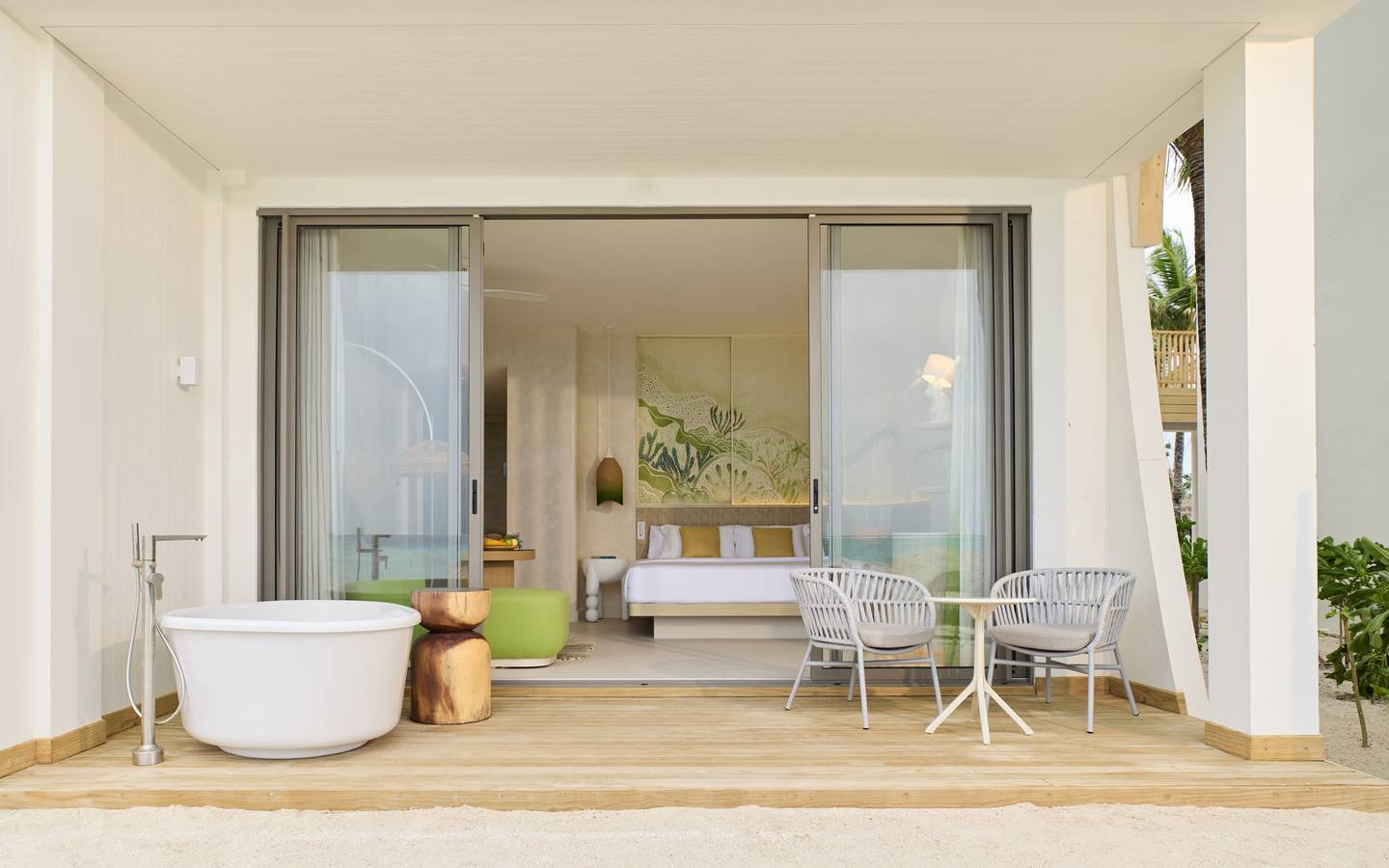 Centara_Mirage_Beachfront_Room_10