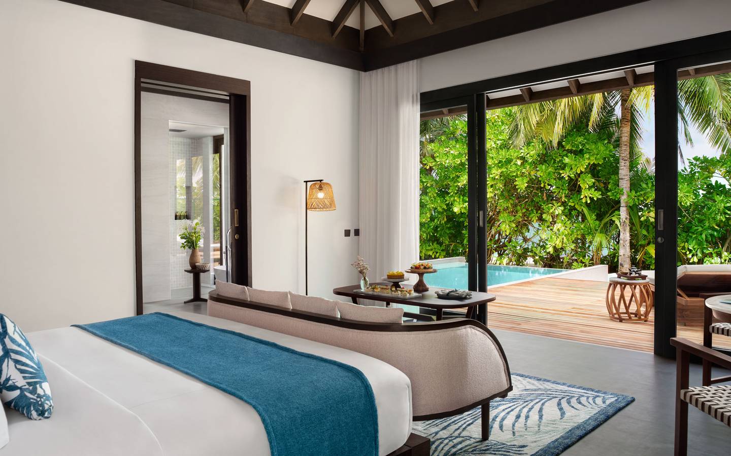 Anantara_Veli_Maldives_Beach_Pool_Villa_Schlafzimmer