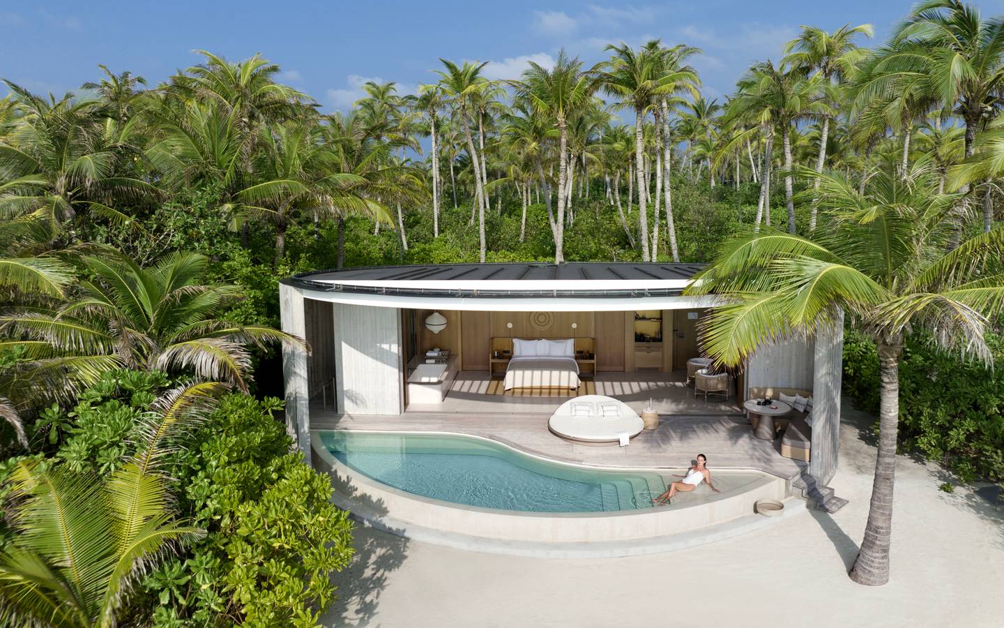 The_Ritz_Carlton_Maldives_Fari_Islands_Sunset_Beach_Pool_Villa