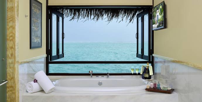 Badewanne, The Rehendi Presidential Overwater Suite with Pool, Taj Exotica Maldives Resort & SPA