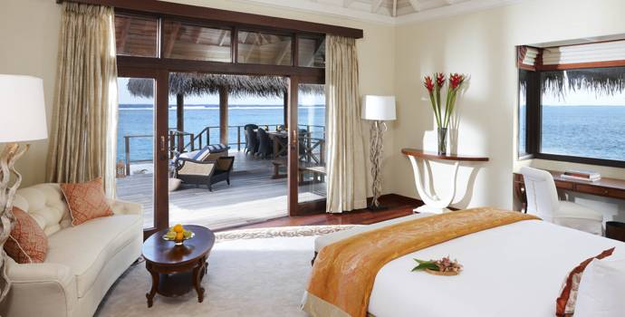 Schlafen Kingbett, The Rehendi Presidential Overwater Suite with Pool, Taj Exotica Maldives Resort & SPA