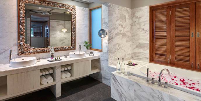 Badezimmer, Nirvana Beach Presidential Suite, Taj Coral Reef Resort & Spa