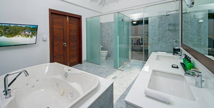 Bad, The Summer House, Summer Island Maldives