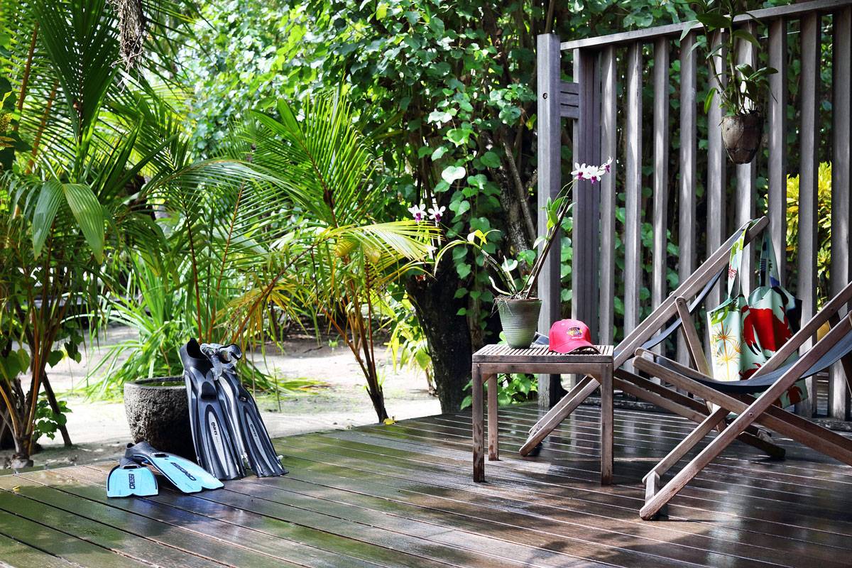 Gangehi_Island_Resort_Club_Room_Terrasse