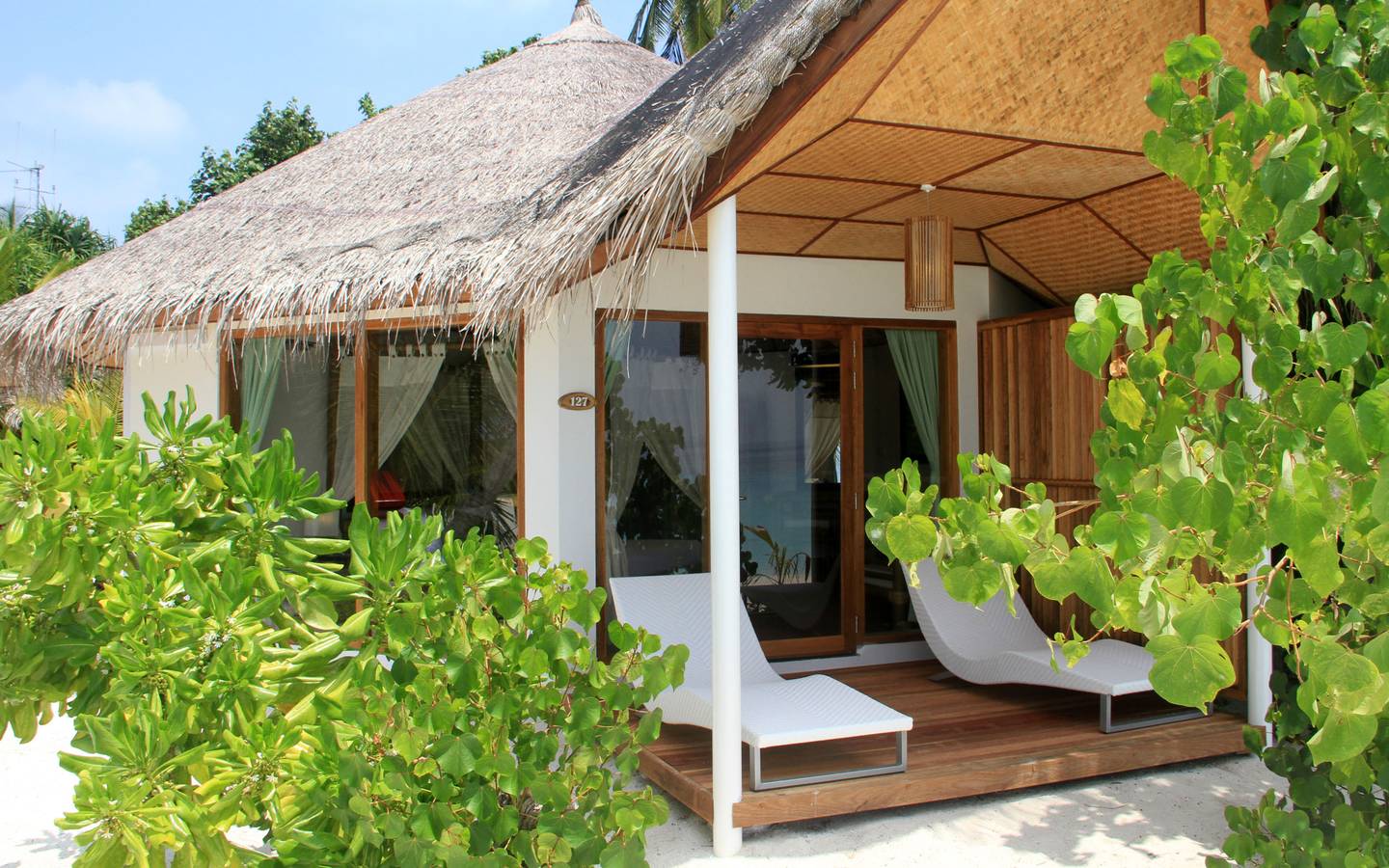Safari_Island_Maldives_Beach_Bungalow_1