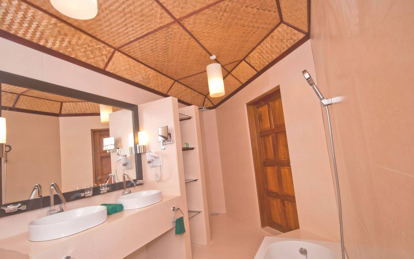 Safari_Island_Maldives_Water_Bungalow_2