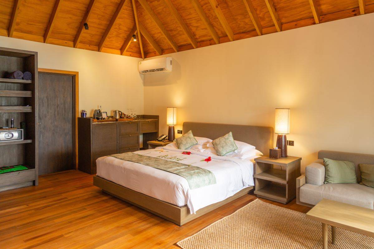 Veligandu Island Resort, Malediven, Beach Villa, Schlafzimmer