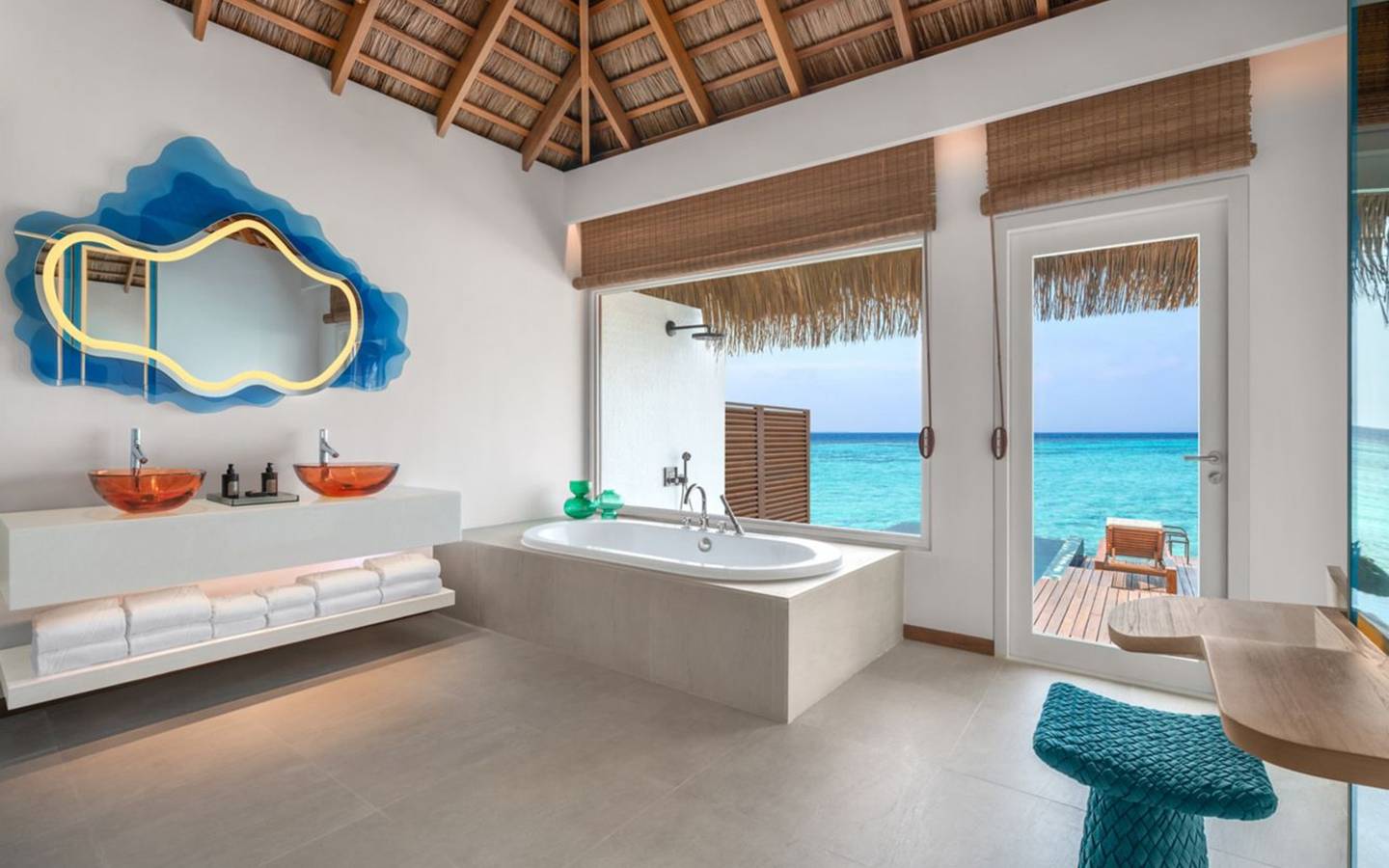 W_Maldives_Superior_Überwasservilla_3