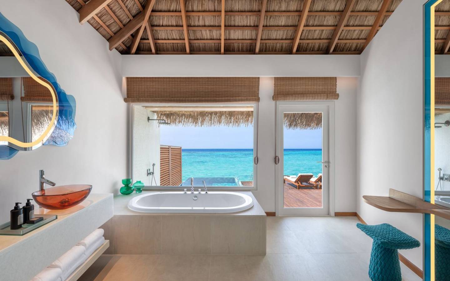 W_Maldives_Superior_Überwasservilla_4