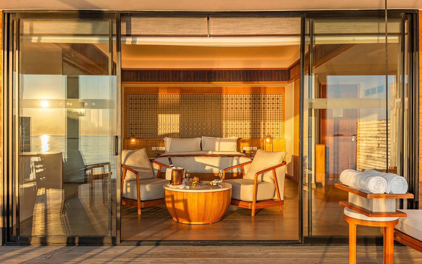 Kuda_Villingili_Sunset_Water_Villa_with_Private_Pool_1