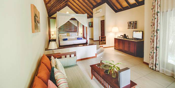 Wohnen, Strandbungalow Meerseite, ROBINSON Club Maldives