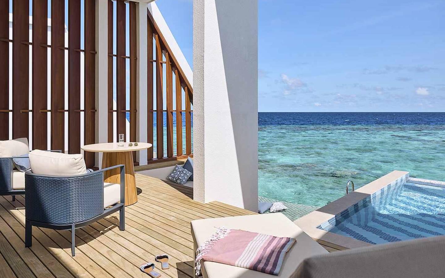 Exclusive_Reef_Water_Villa_Pool_BUM2_Wohnen_2