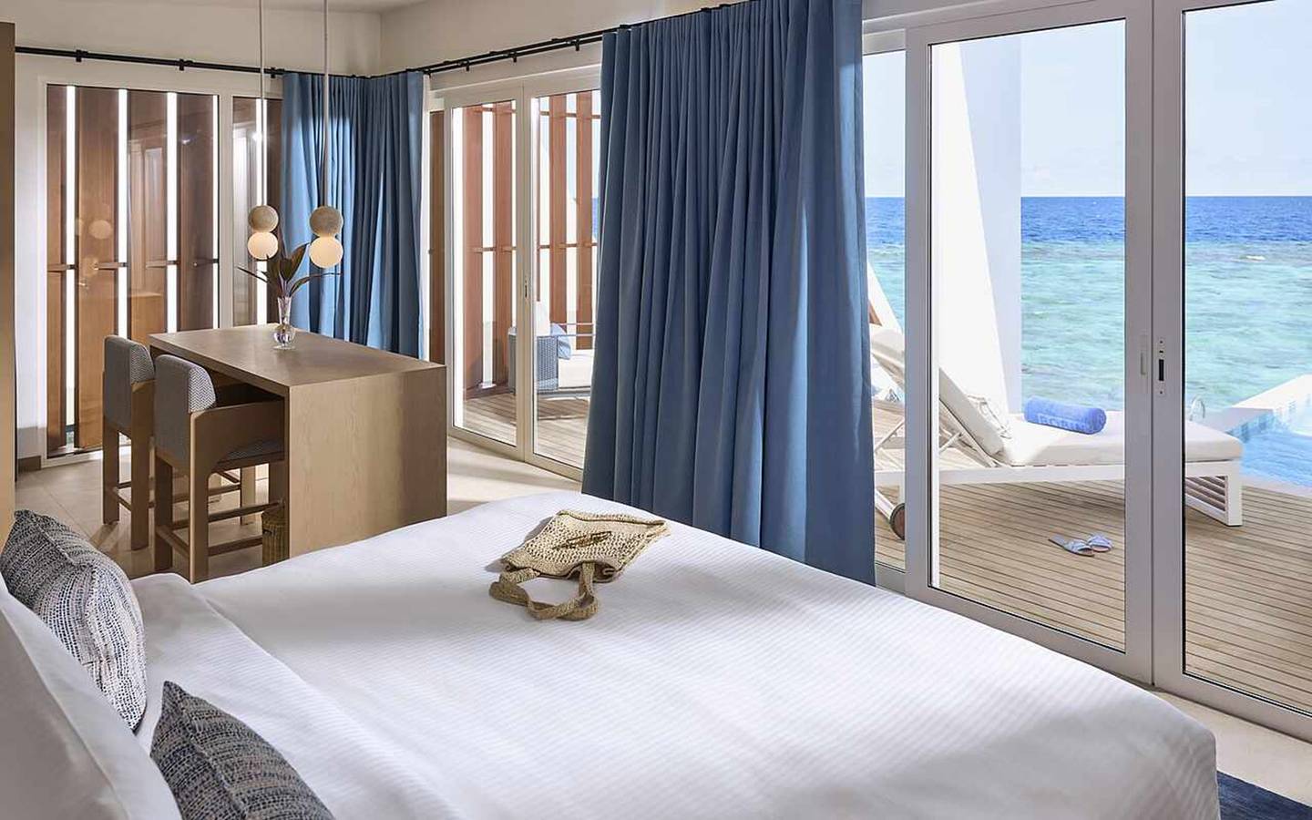 Exclusive_Reef_Water_Villa_Pool_BUM2_Terrasse