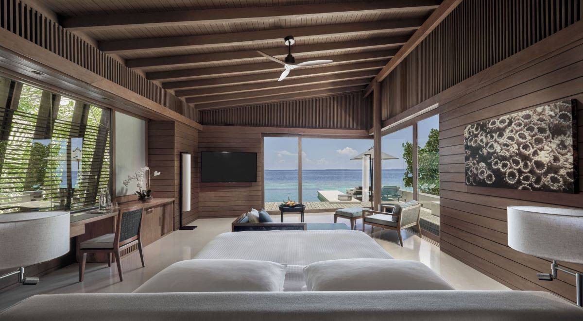 Park Hyatt Maldives Hadahaa, Deluxe Beach Pool Villa, Schlafzimmer mit King-Size Bett und Ausgang zur Terrasse