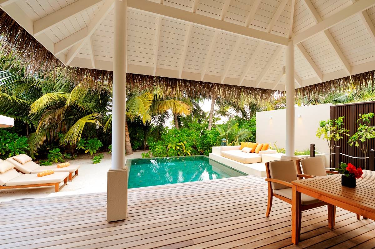 Ayada Maldives, Malediven, Sunset Beach Suite, Veranda mit Pool