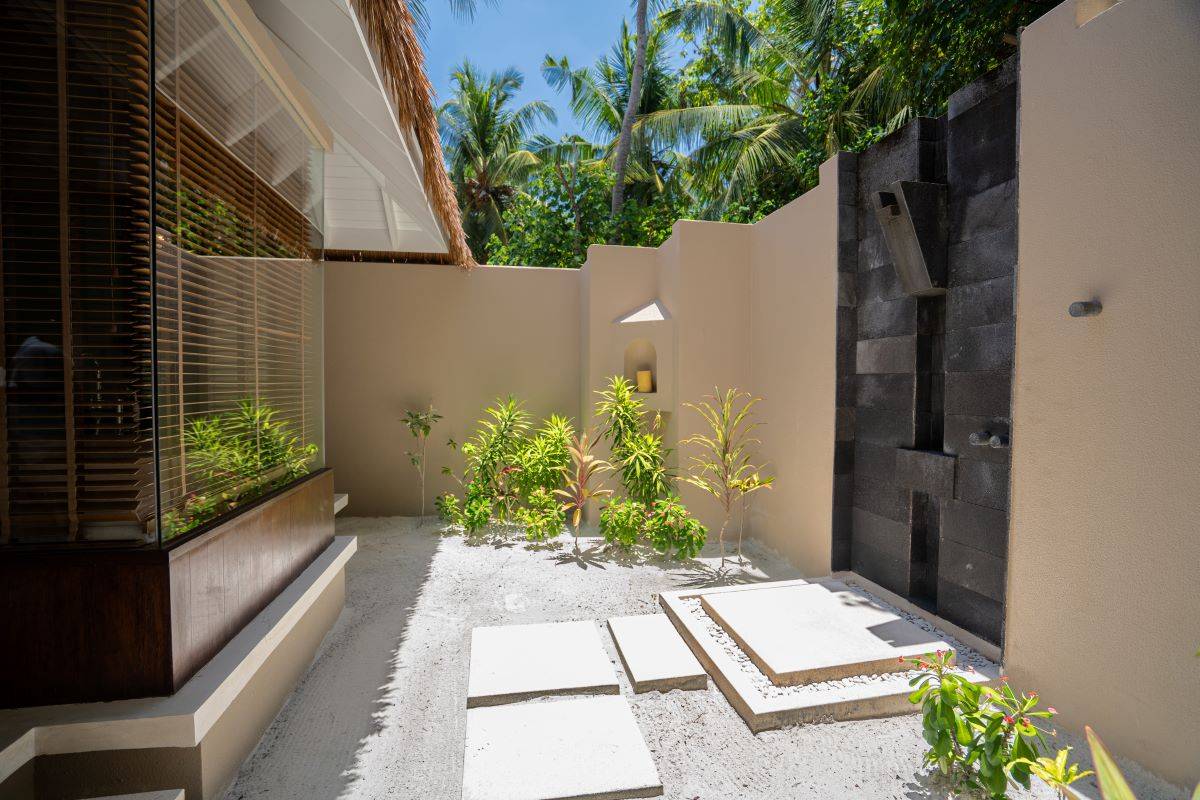 Ayada Maldives, Malediven, Sunset Beach Suite, Außendusche