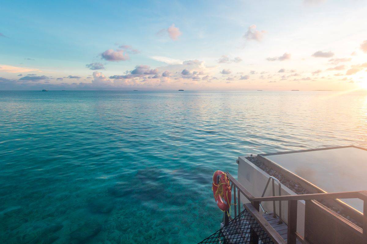 Ayada Maldives, Malediven, Sunset Lagoon Suite with Pool, Zugang zum Meer über Treppe