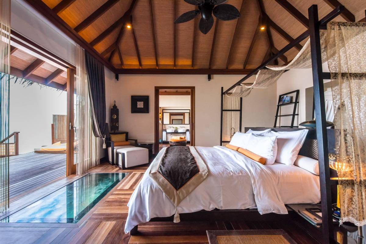 Ayada Maldives, Malediven, Sunset Ocean Family Suite with Pool, Schlafzimmer mit King Size Bett
