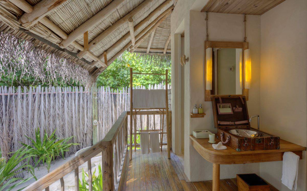 Six Senses Laamu, Two Bedroom Lagoon Beach Villa with Pool, Badezimmer