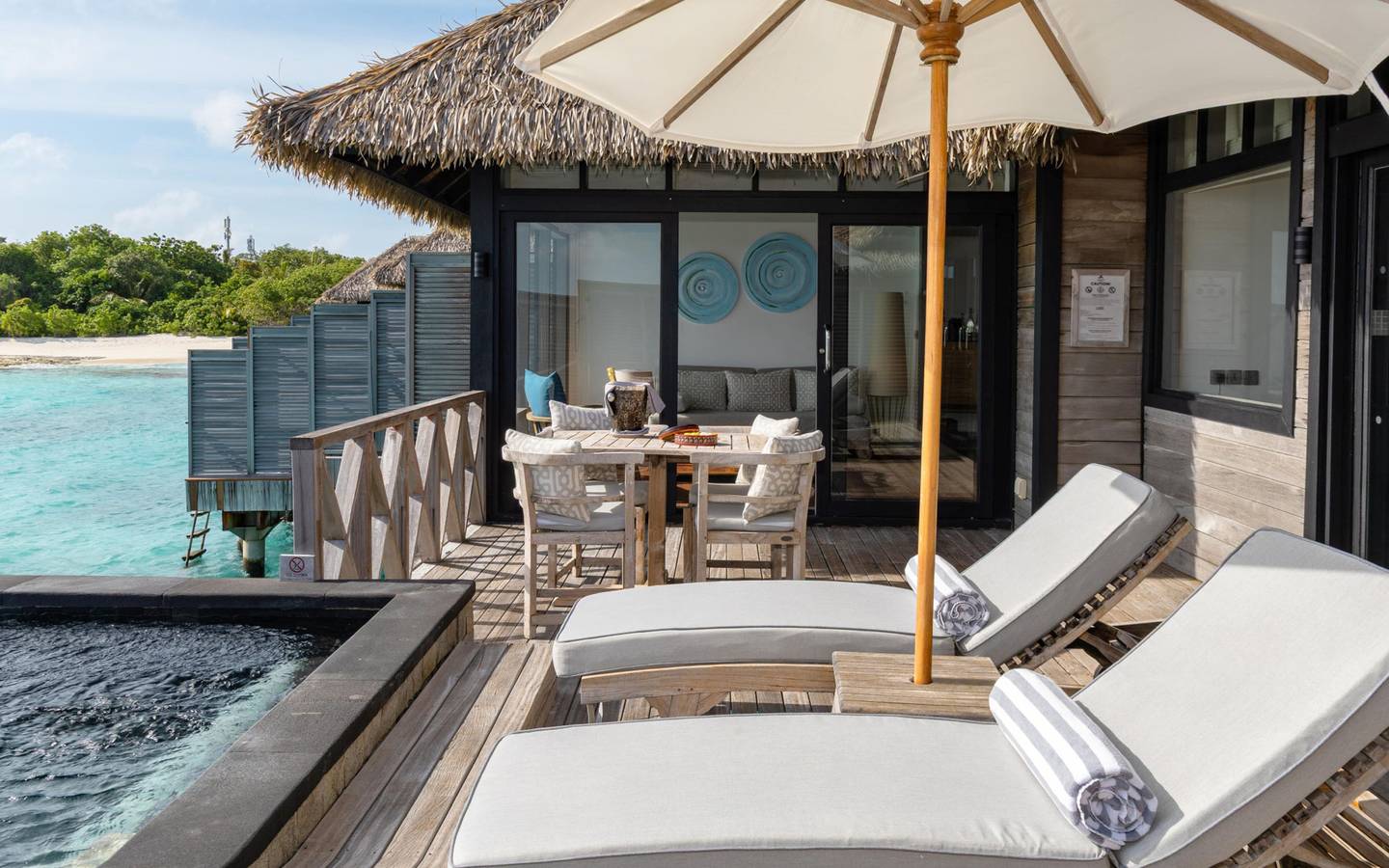 JA_Manufaru_Sunrise_Water_Villa_with_Infinity_Pool_Sundeck