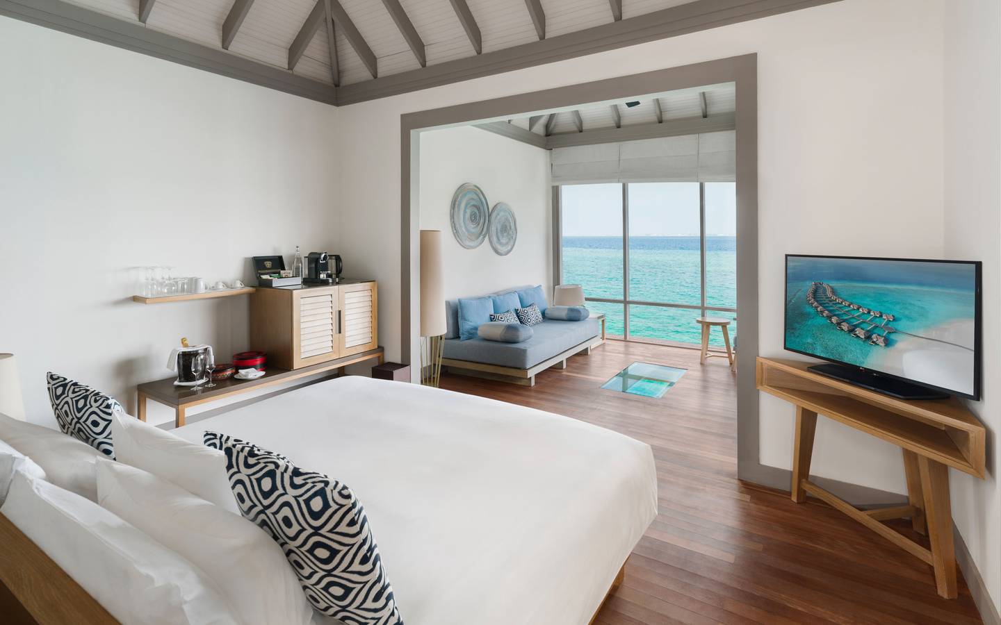 JA_Manafaru_Maldives_Sunset_Water_Villa_with_Infinity_Pool_Sleeping