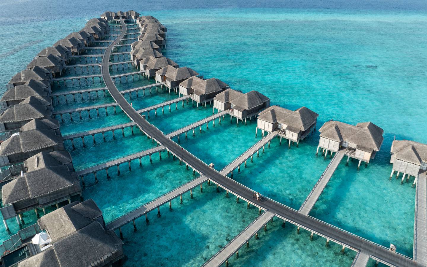 JA_Manafaru_Maldives_Sunset_Water_Villa_with_Infinity_Pool_Water_Villas