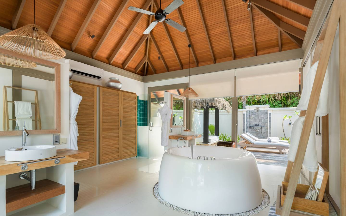 JA_Manafaru_Maldives_Deluxe_Beach_Villa_with_Private_Familiy_Pool_4