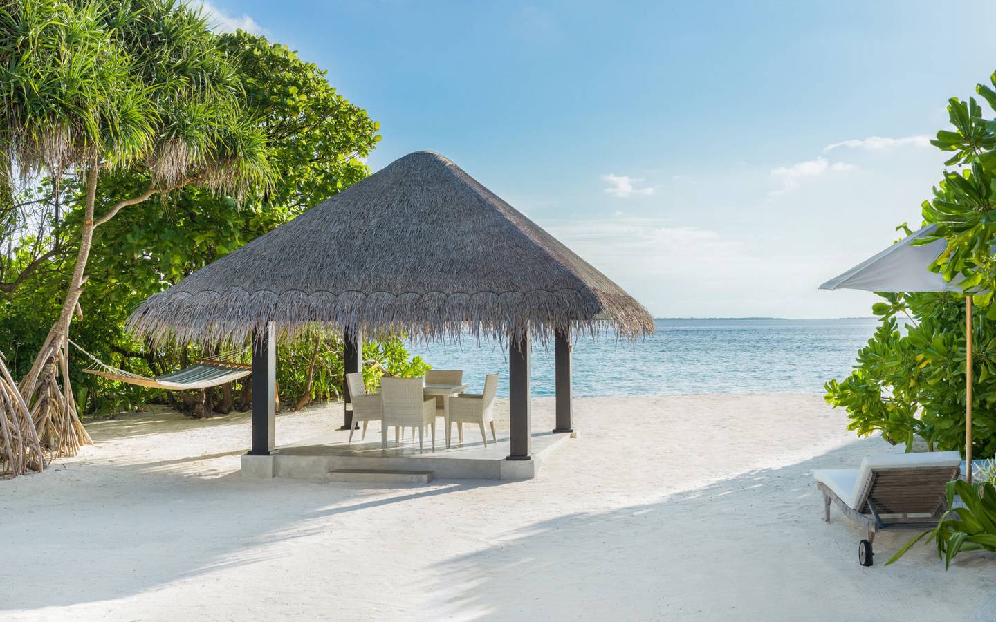 JA_Manafaru_Maldives_Deluxe_Beach_Villa_with_Private_Familiy_Pool_6