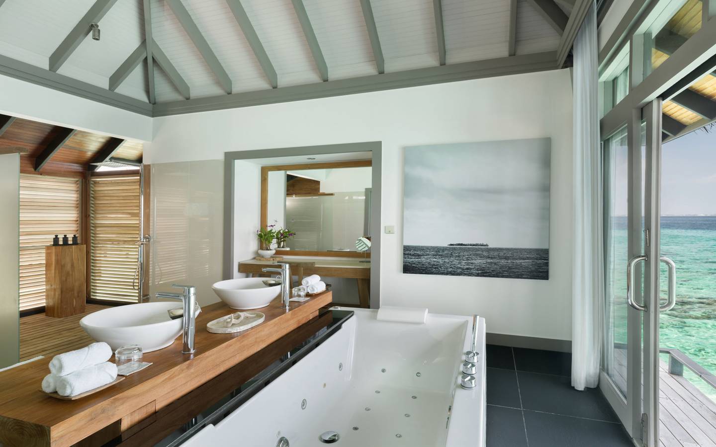 JA_Manafaru_Bedroom_Ocean_Residence_with_Family_Infinity_Pool_3