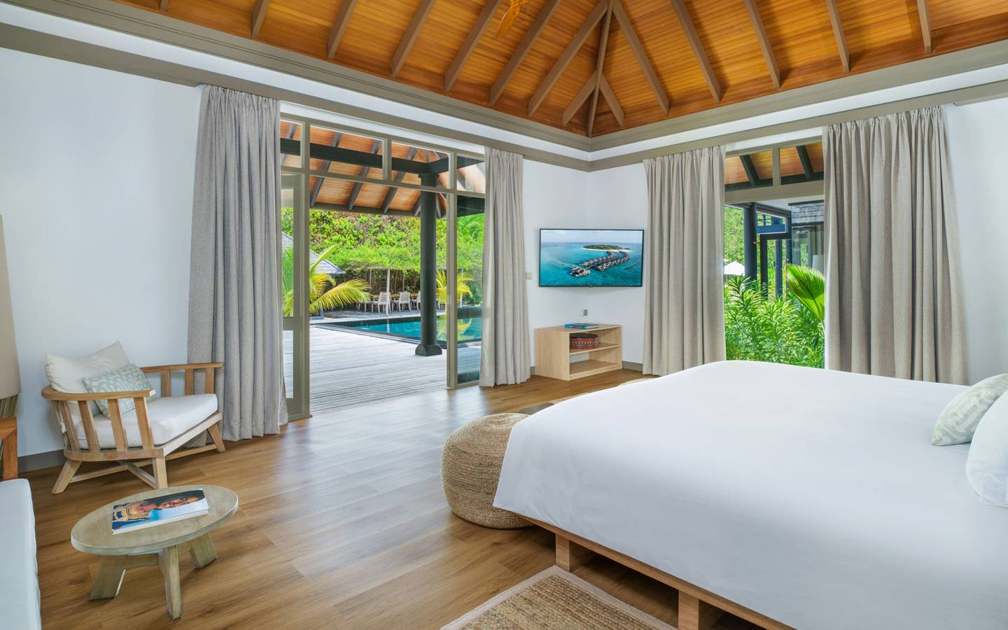 JA_Manafaru_Three_Bedroom_Beach_Resicence_with_two_private_Pools_2