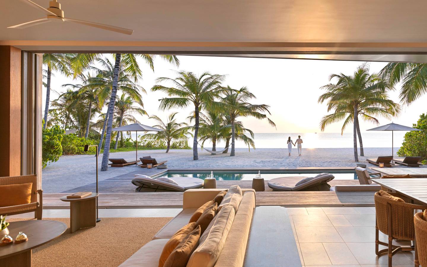 The_Ritz_Carlton_Maldives_Fari_Islands_Two_Bedroom_Sunset_Beach_Pool_Villa_Ausblick