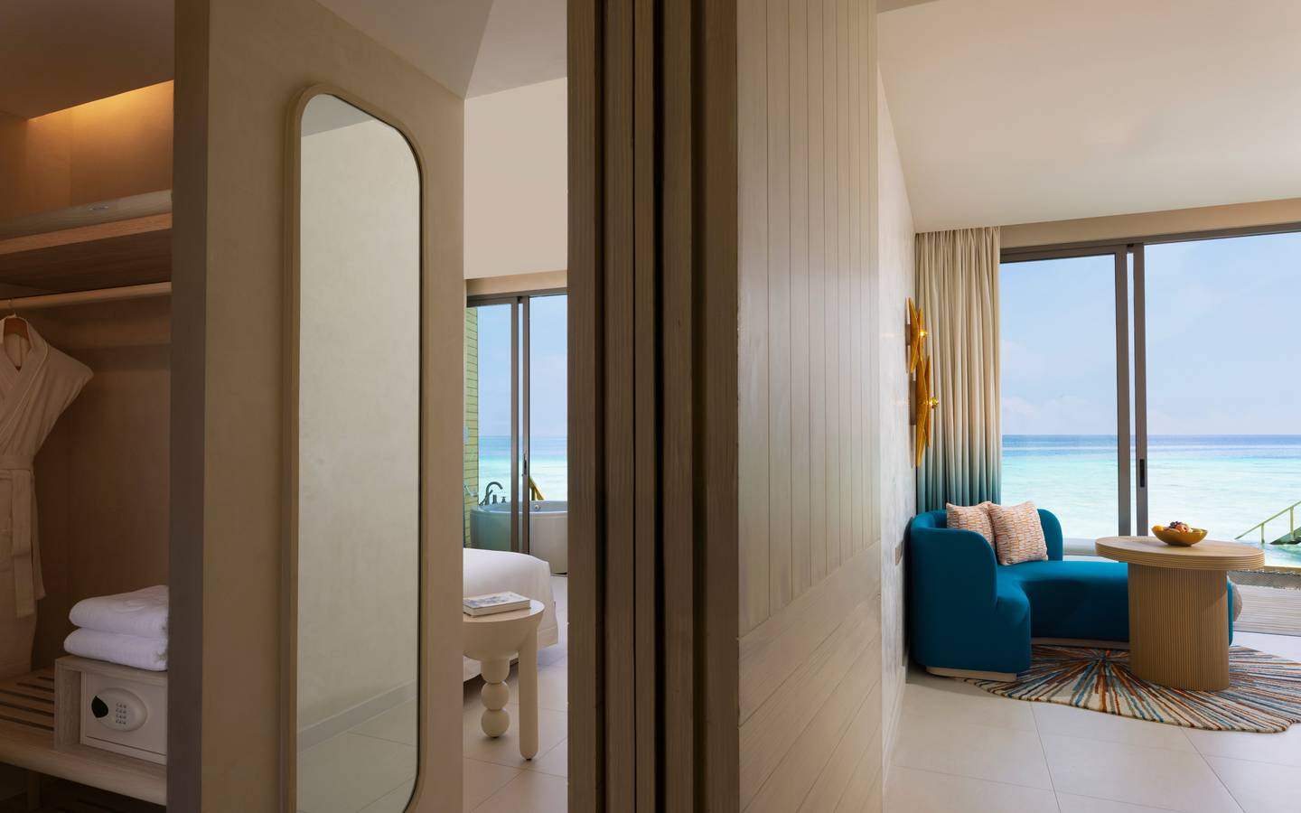 Centara_Mirage_Overwater_Sunrise_Villa_with_Jacuzzi_2