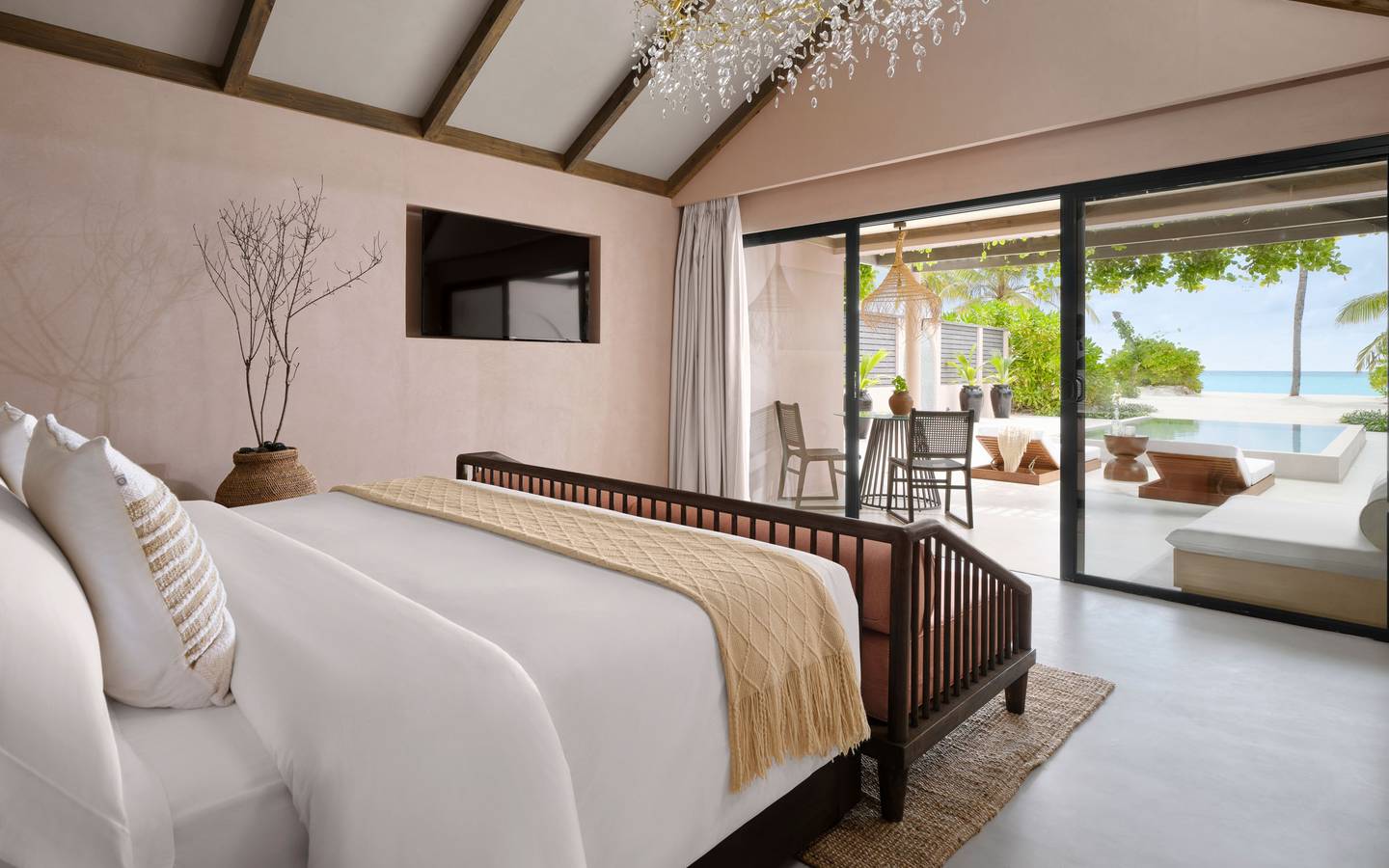 Villa_Haven_Delixe-Beach-Pool-Villa-sleeping