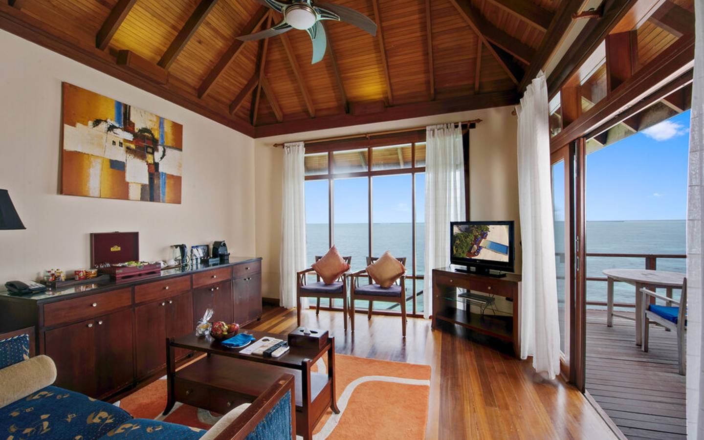 Sun_Siyam_Olhuveli_Main_Island_Prestige_Jacuzzi_Water_Villa_Living