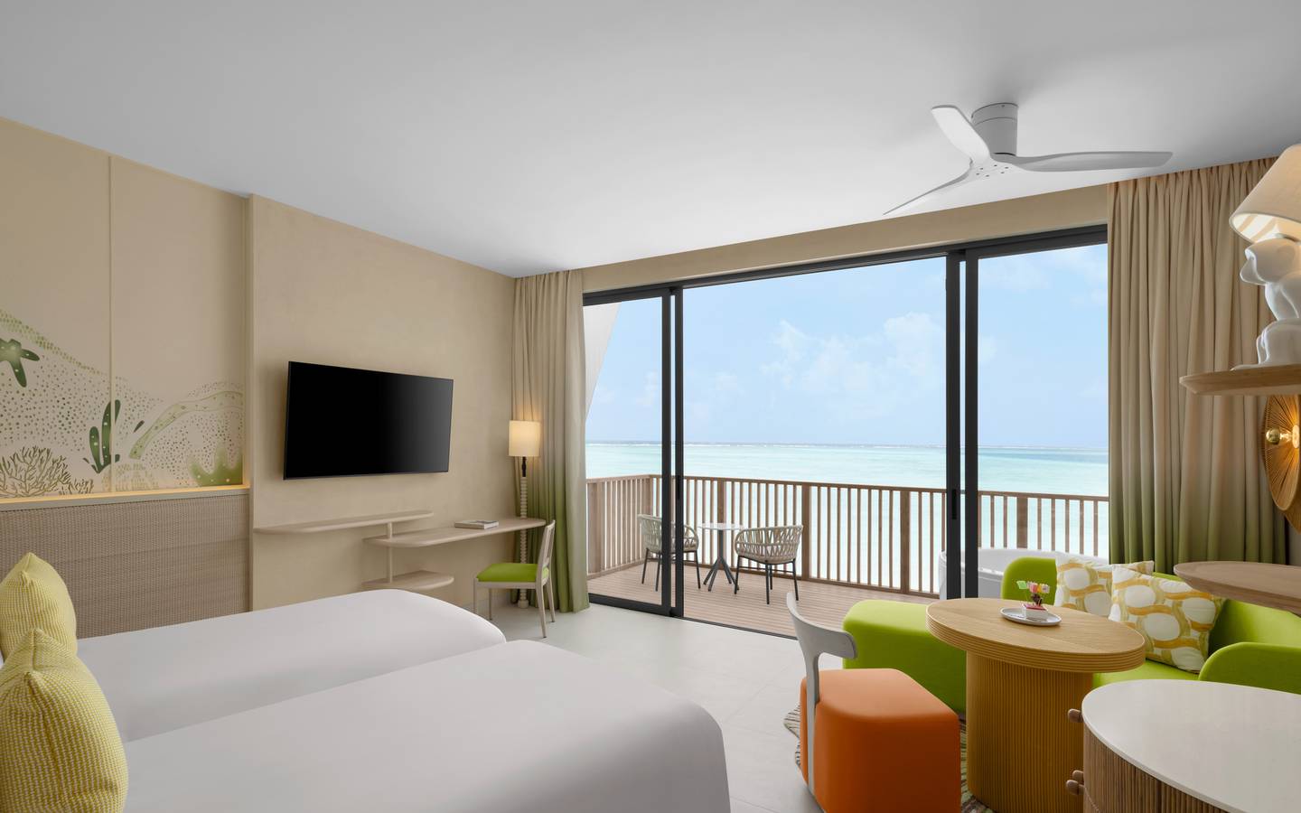 Centara_Mirage_Panoramic_Room_with_Jacuzzi_2