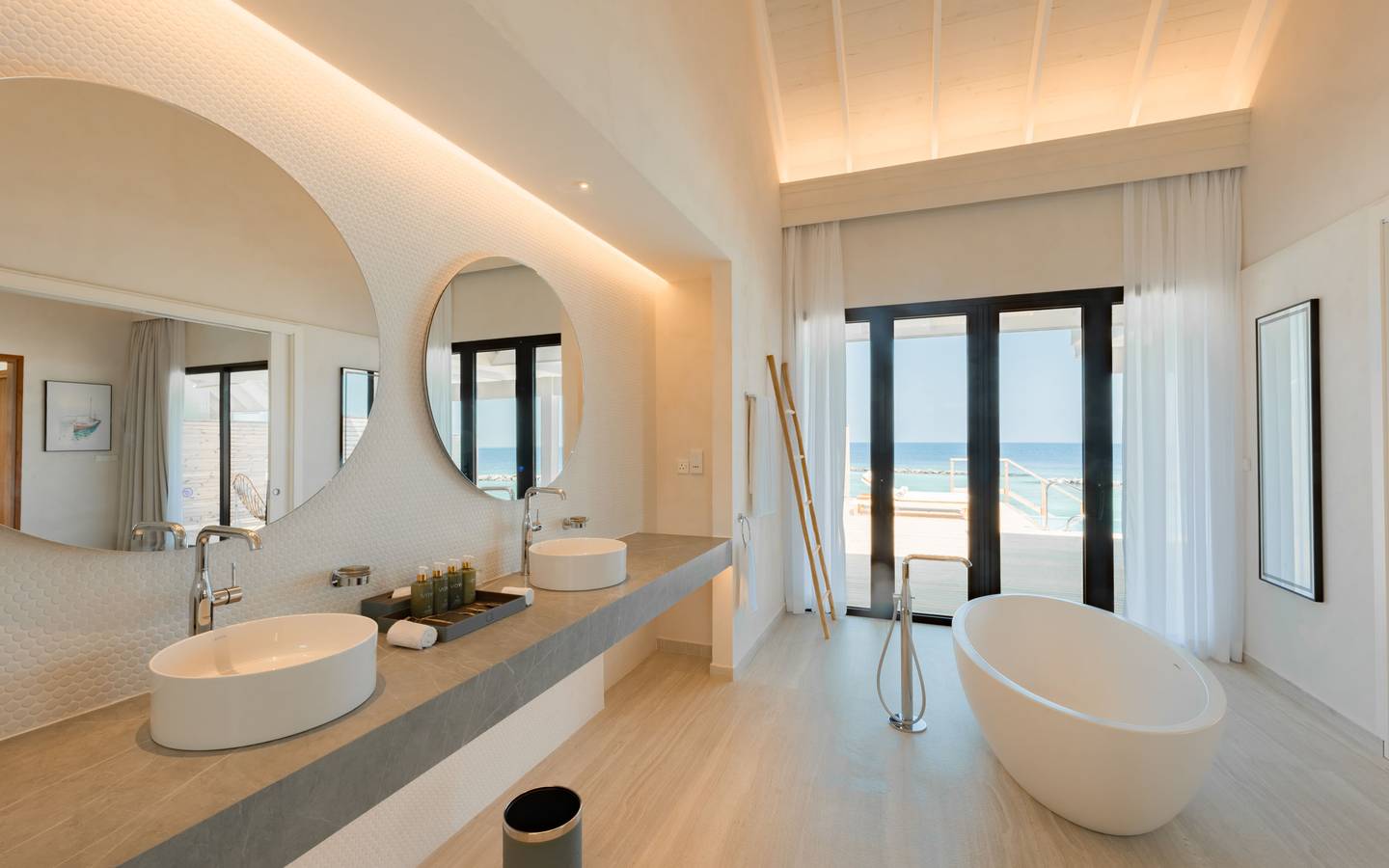 Ananea-Madivaru-Maldives-Water-Pool-Villa-Interior-2