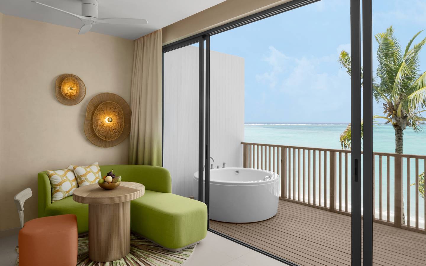 Centara_Mirage_Panoramic_Room_with_Jacuzzi_1