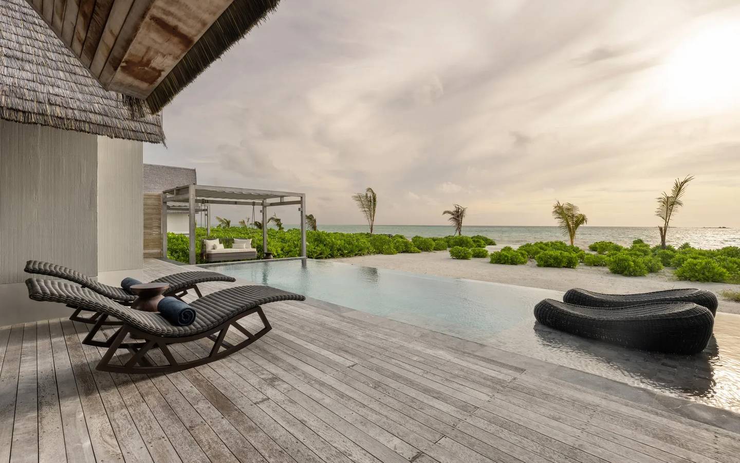 Madifushi_Private_Island_Maldives_2_Bedroom_Sunset_Serene_Pool_Villa_Terrasse