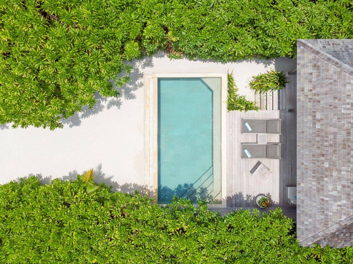 Hurawalhi Island Resort, Malediven, Beach Sunset Pool Villa, Pool von oben