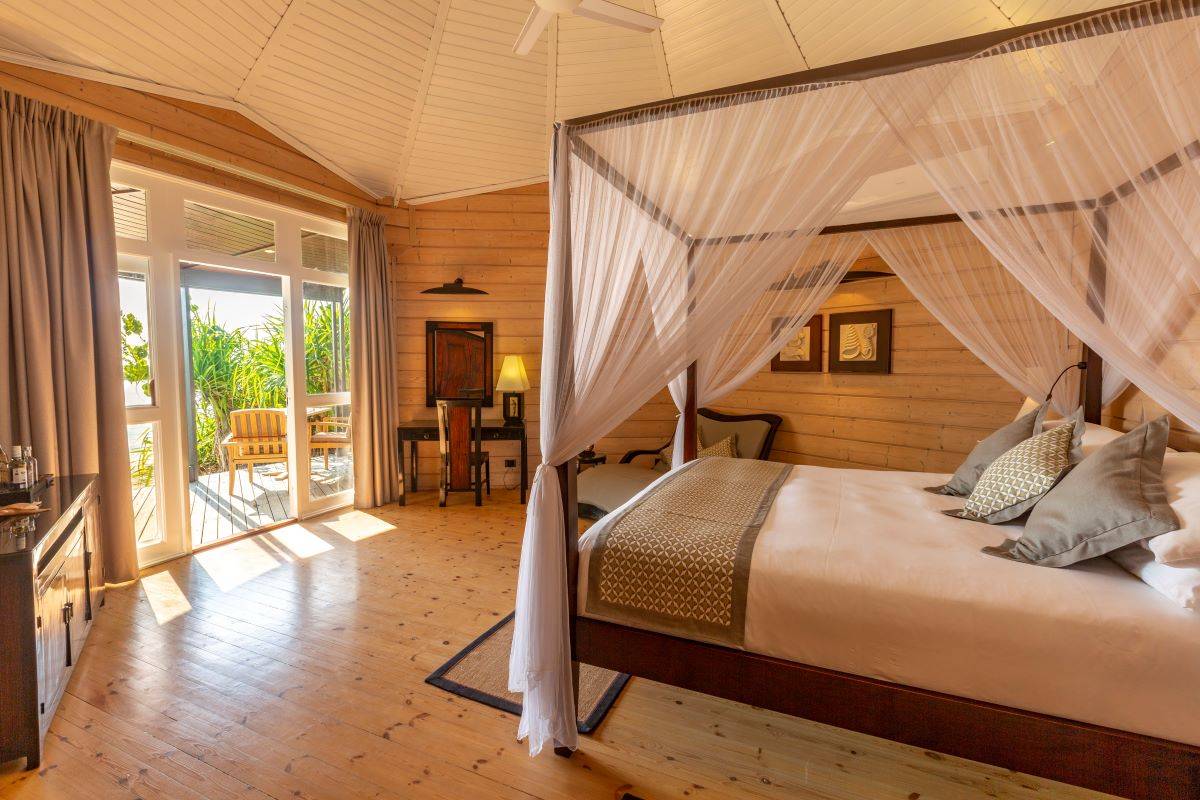 Komandoo Island Resort, Malediven, Jacuzzi Beach Villa, Schlafzimmer