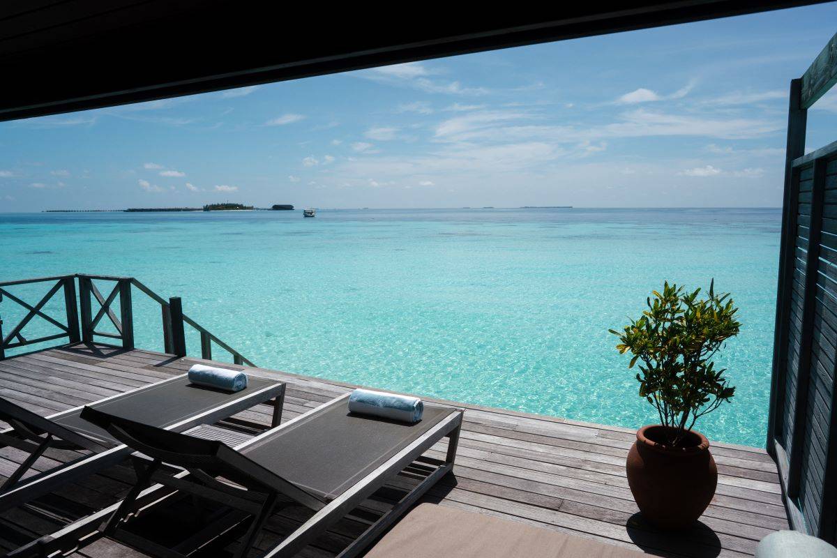 Komandoo Island Resort, Malediven, Jacuzzi Water Villa, Terrasse