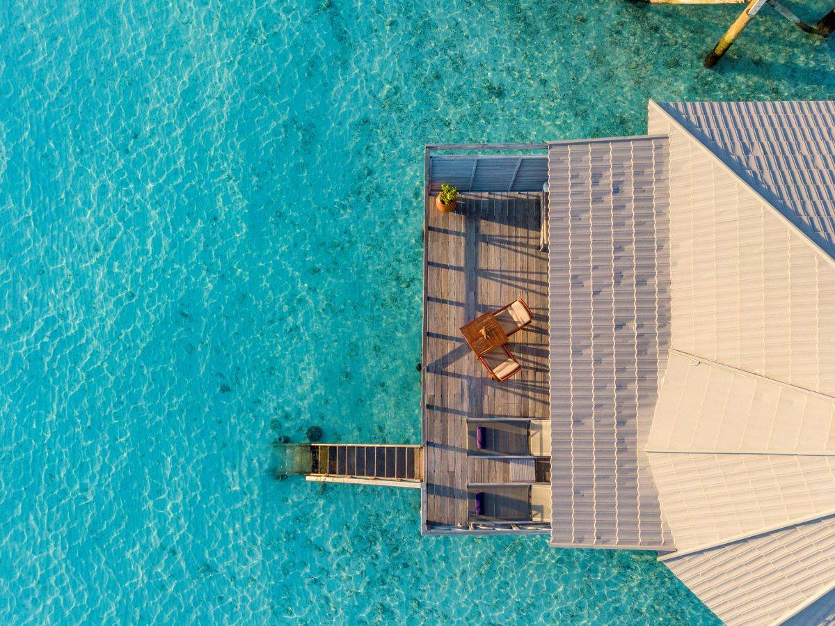 Komandoo Island Resort, Malediven, Jacuzzi Water Villa, Wasservilla von oben